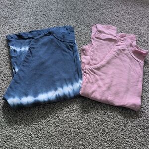 Lot Of 2 Women's Long sleeve Shirts Gap And Victoria Secret - Mock And V neck